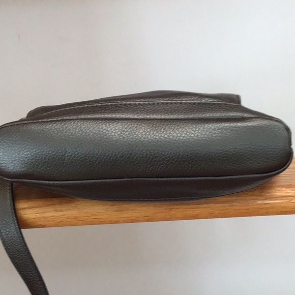 Giani Bernini dark silver metallic leather bag. - Picture 4 of 5